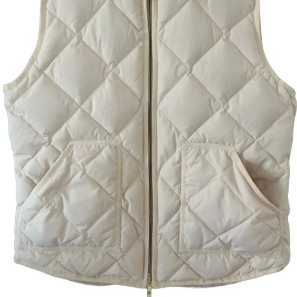 J Crew quilted vest white cream color Gold zipper SZ small excellent condition